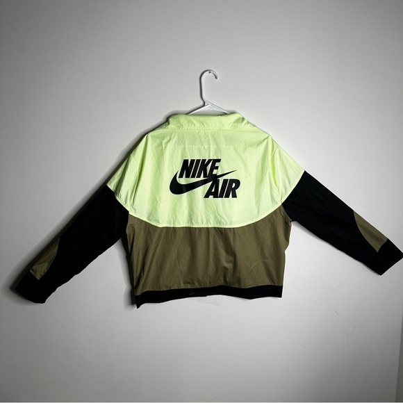 Nike Air - Women’s XS Windbreaker - Zippers and Side Snaps - Athleisure - Picture 7 of 13